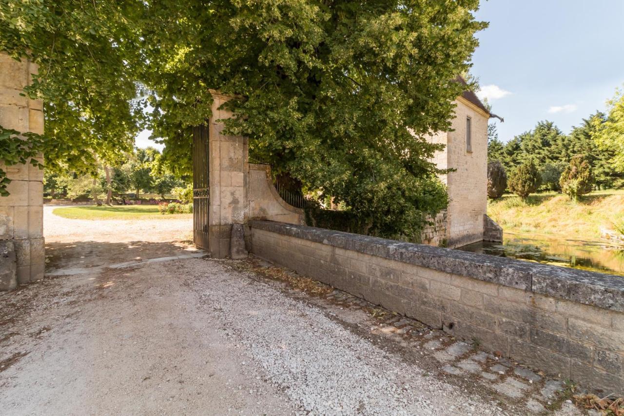 Chateau De Mauvilly Bed & Breakfast Exterior photo